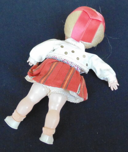 Dutch Doll with broken arm - Image 3