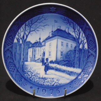 Royal Copenhagen The Queen’s Christmas Residence Wall Plate