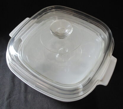 2 Pyrex crock pots