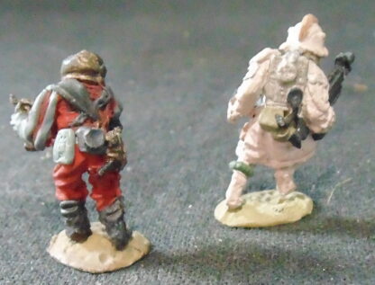 2 small metal figures