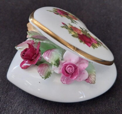 Royal Albert, England, – Old Country Roses, Love Heart, Flowers