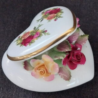 Royal Albert, England, – Old Country Roses, Love Heart, Flowers