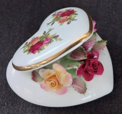 Royal Albert, England, – Old Country Roses, Love Heart, Flowers