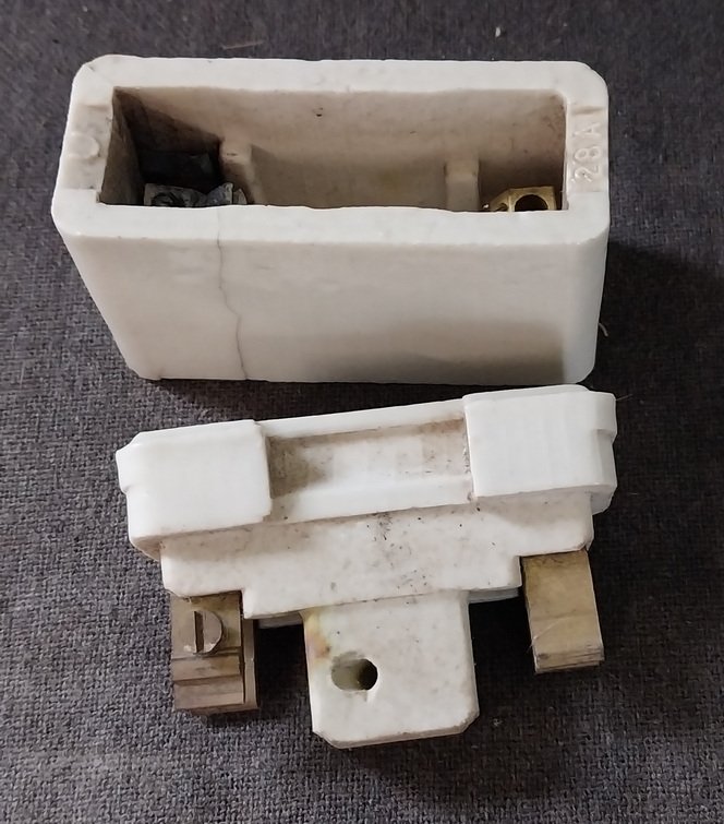 250V 8A-A1, Federal, Vintage Porcelain fuse holder