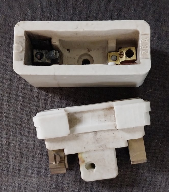 250V 8A-A1, Federal, Vintage Porcelain fuse holder